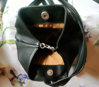 Bolso mochila de piel negro. Piel auténtica.