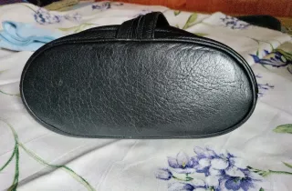 Bolso mochila de piel negro. Piel auténtica.