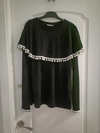 Camiseta negra con burlones