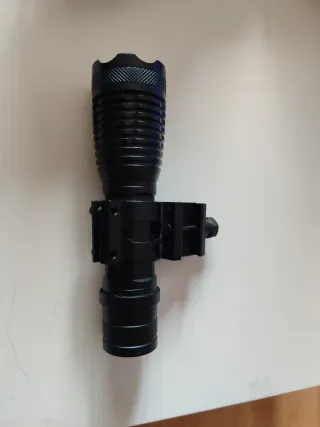 Visor Nocturno y Linterna Táctica