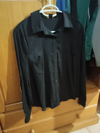 Camisa negra de botones