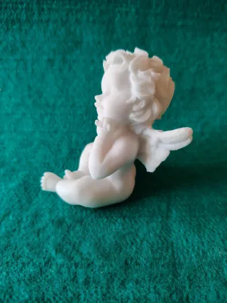 Figura de Ángel sentado de resina