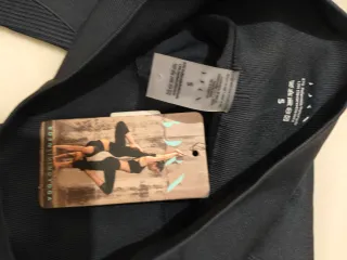 Conjunto top y leggings yoga negro