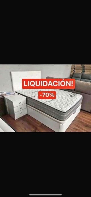 Canapé y colchón blanco