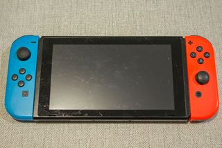 Nintendo Switch V2 + 2 Joycons + Funda + SD32GB