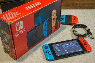 Nintendo Switch V2 + 2 Joycons + Funda + SD32GB