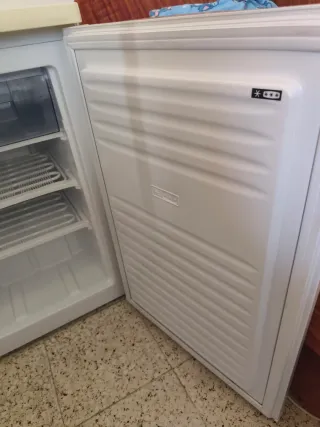 Congelador Vertical KUNFT KUF9126 WH