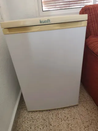 Congelador Vertical KUNFT KUF9126 WH