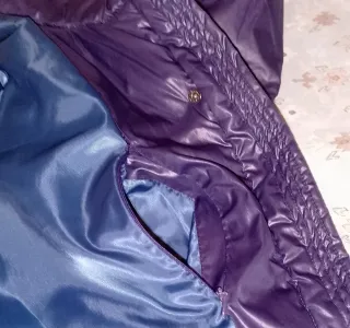 Chaqueta acolchada October Woman azul cobalto.