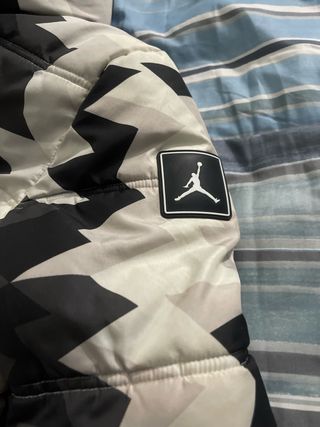 Giubbotto Jordan con stampa geometrica