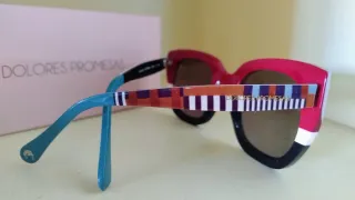 Gafas de Sol Dolores Promesas Rojas y Negras