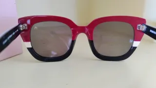 Gafas de Sol Dolores Promesas Rojas y Negras