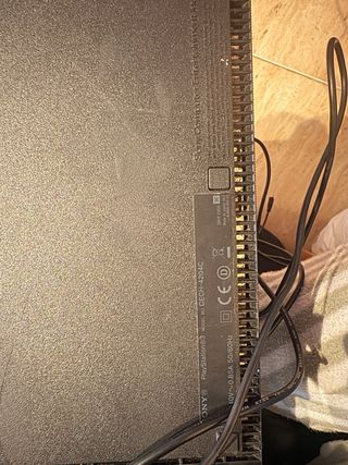 PS3 SuperSlim 500GB + 6 juegos + 2 mandos + cables