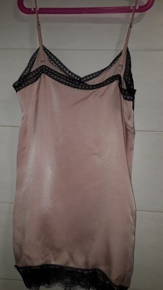 Top Zara encaje negro y rosa satinado Talla S