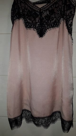Top Zara encaje negro y rosa satinado Talla S