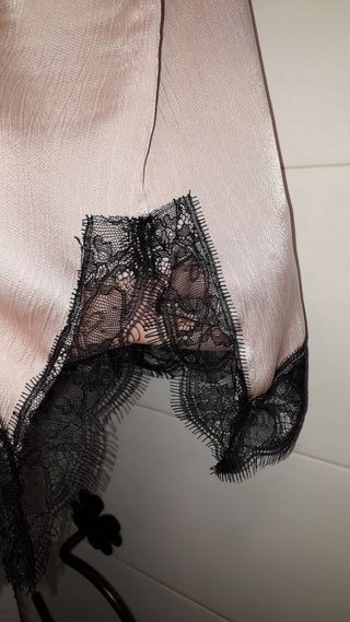 Top Zara encaje negro y rosa satinado Talla S