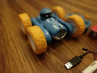 Coche teledirigido Ninco azul y amarillo