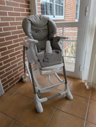 Como nueva. Trona CAM gris y blanca