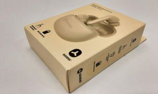 in-ear goodis casual style