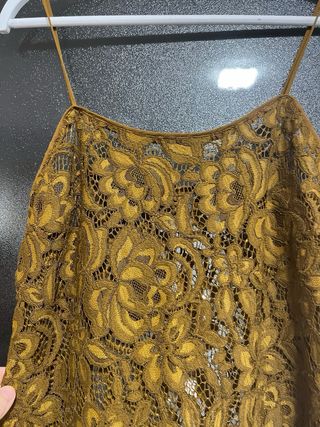 Vestido asimétrico encaje Zara