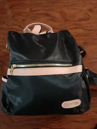 Mochila antirrobo negra y rosa