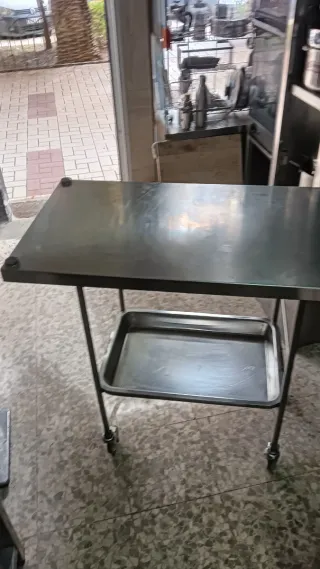 Mesa auxiliar acero inoxidable con ruedas