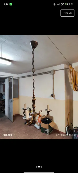 Lampadario antico in metallo