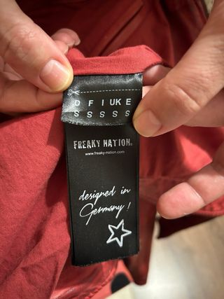 Cazadora de cuero roja