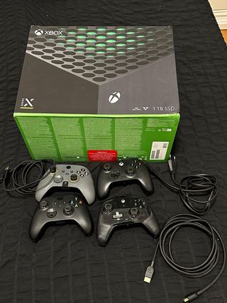 Xbox Series X Consola + 4 Controles