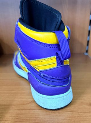 Nike Air Jordan 1 High FlyEase Lakers Viola Giallo