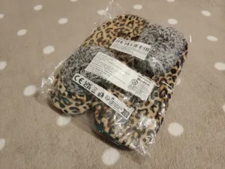 Pantuflas Mujer Leopardo Pompon Gris