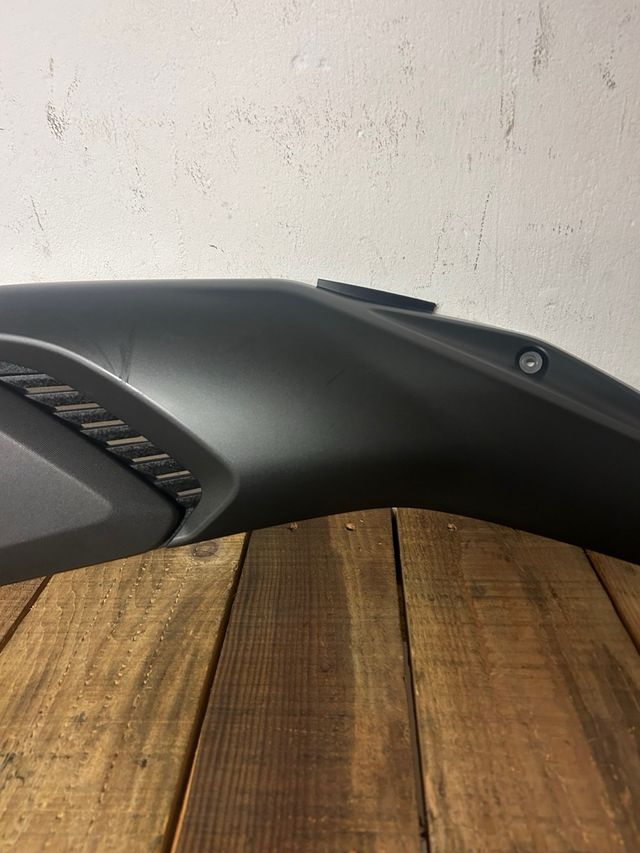 Carenado Lateral Yamaha XMAX 300 2024