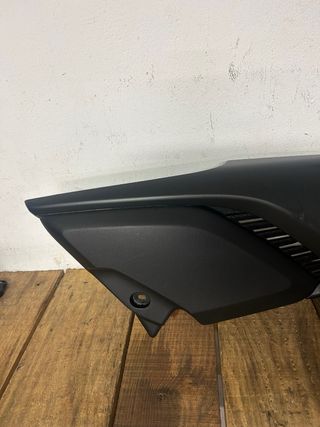 Carenado Lateral Yamaha XMAX 300 2024