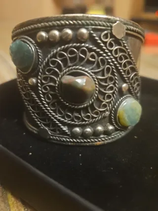 Brazalete vintage con piedras naturales
