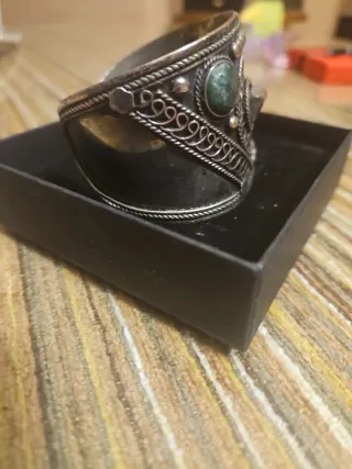 Brazalete vintage con piedras naturales