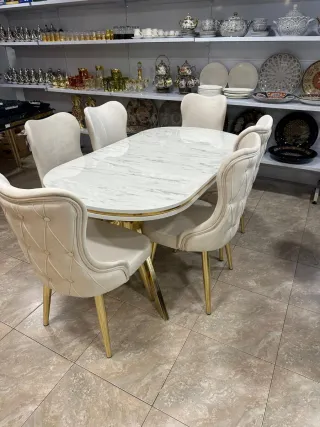 Mesa de comedor mármol y metal dorado