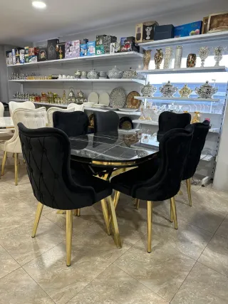 Mesa de comedor mármol y metal dorado