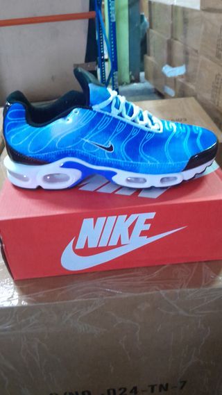 Zapatillas Nike Blancas y Rojas