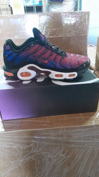 Zapatillas Nike Blancas y Rojas