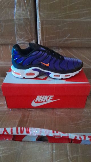 Zapatillas Nike Blancas y Rojas