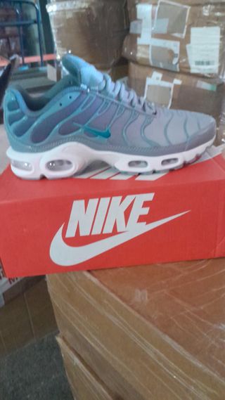 Zapatillas Nike Blancas y Rojas