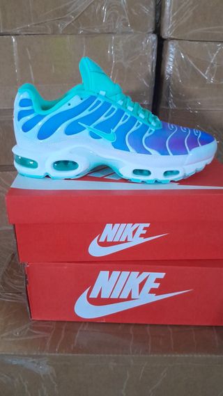 Zapatillas Nike Blancas y Rojas