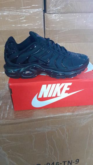 Zapatillas Nike Blancas y Rojas