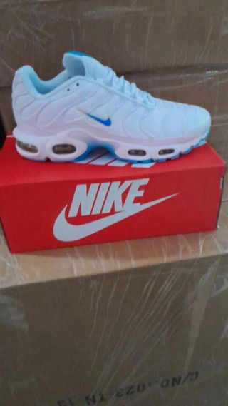 Zapatillas Nike Blancas y Rojas