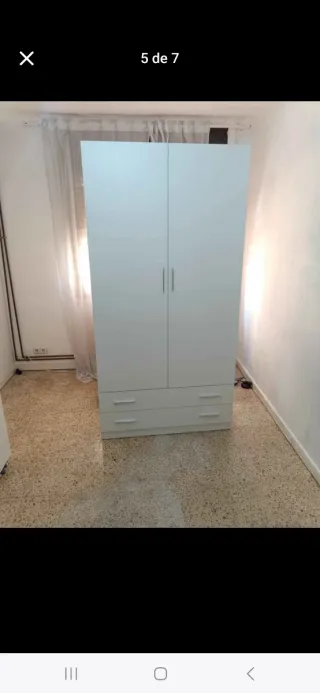 Armario de madera marrón nuevo