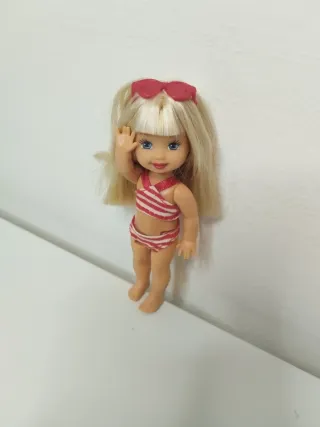 Barbie Bambola Shelly Originale di Mattel con Costume da Bagno a Righe