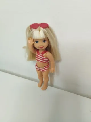 Barbie Bambola Shelly Originale di Mattel con Costume da Bagno a Righe
