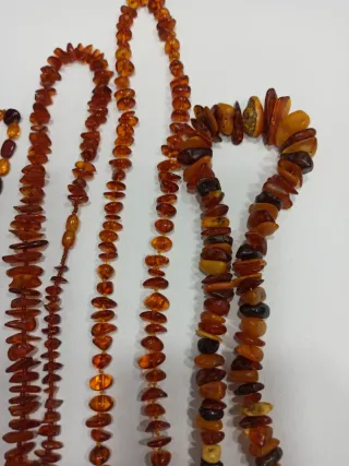 Collezione di collane in ambra naturale
