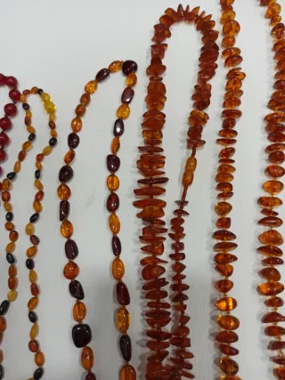 Collezione di collane in ambra naturale