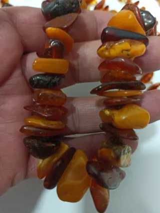 Collezione di collane in ambra naturale